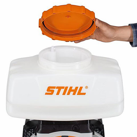 Długa praca dzięki pojemnemu zbiornikowi opryskiwacza Pojemny zbiornik opryskiwacza spalinowego STIHL SR 450