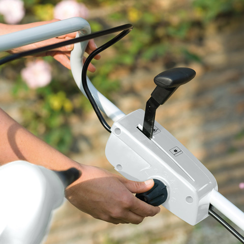 Szybka i komfortowa regulacja głębokości roboczej Uchwyt regulujący głębokość roboczą wertykulatora spalinowego STIHL RL 540