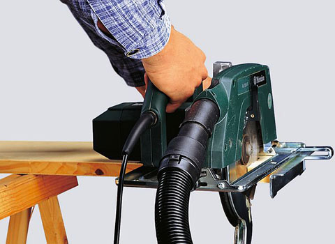 Bezpośrednie podłączanie elektronarzędzia do odkurzacza Gniazdo do podłączania elektronarzędzi w odkurzaczu warsztatowym STIHL SE 62 E