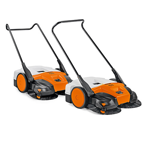 Komfortowy uchwyt ułatawia przechowywanie i transport Odpowiednio wyprofilowany uchwyt zamiatarki STIHL KG 770