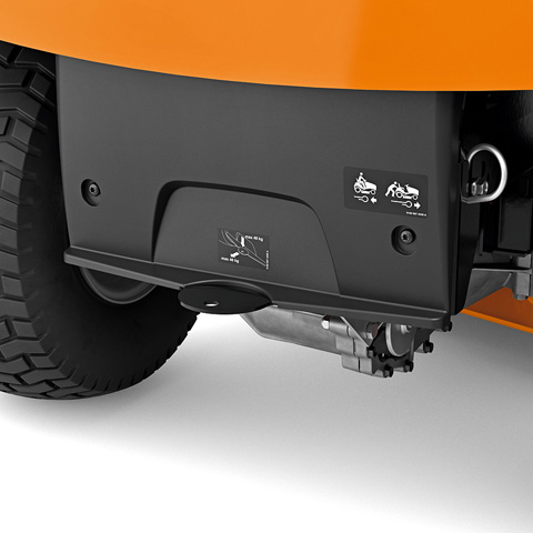 Łatwe mocowanie przydatnego osprzętu dodatkowego Zintegrowany hak holowniczy w traktorze ogrodowym STIHL RT 5112 Z