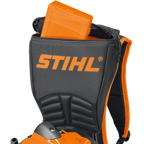 Funkcjonalna kieszeń na narzędzia na wyposażeniu kosy plecakowej STIHL FR 410 C-E