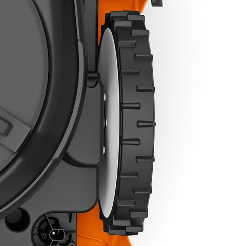 Doskonałe poruszanie nawet na gęstym trawniku Trwałe koła z bieżnikiem robota koszącego STIHL RMI 632 PC
