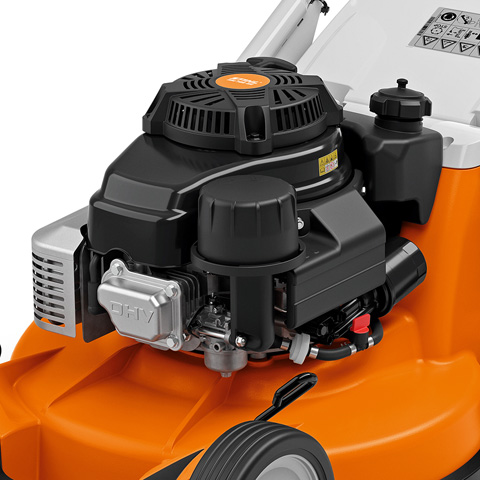 Duża moc i spokojna praca silnika Solidny silnik Kawasaki zamontowany w kosiarce spalinowej STIHL RM 655 YS