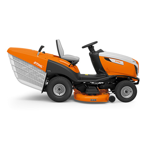 Wygodne wejście i zejście z traktora Nisko położony próg w traktorze ogrodowym STIHL RT 5112 Z
