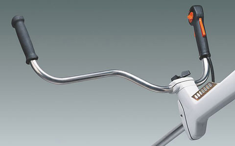 Regulacja uchwytu bez użycia narzędzi Pokrętło regulacji uchwytu w kosie spalinowej STIHL FS 490 C-EM