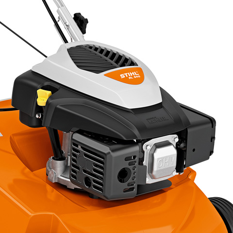 Uruchamianie silnika w każdej temperaturze Silnik z technologią SmartChoke zamontowany w wertykulatorze spalinowym STIHL RL 540
