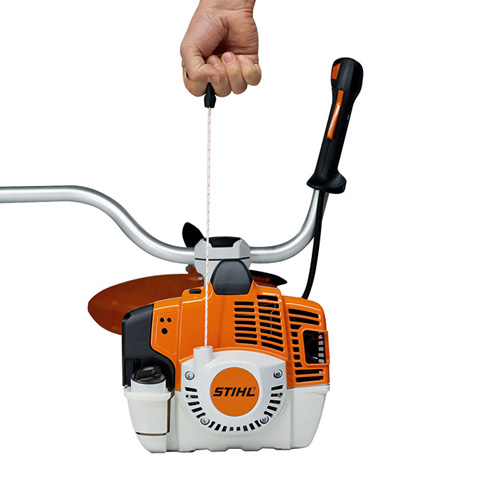 Uruchamianie urządzenia bez szarpnięć System ErgoStart w kosie spalinowej STIHL FS 490 C-EM