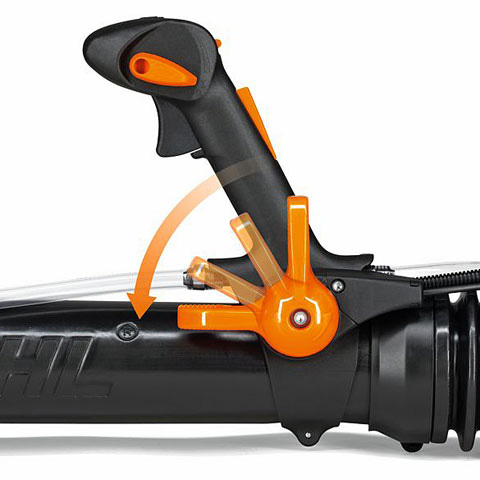 Wygodna praca dzięki dźwigni do dozowania płynu Dźwignia do rozpylania płynu w opryskiwaczu spalinowym STIHL SR 450