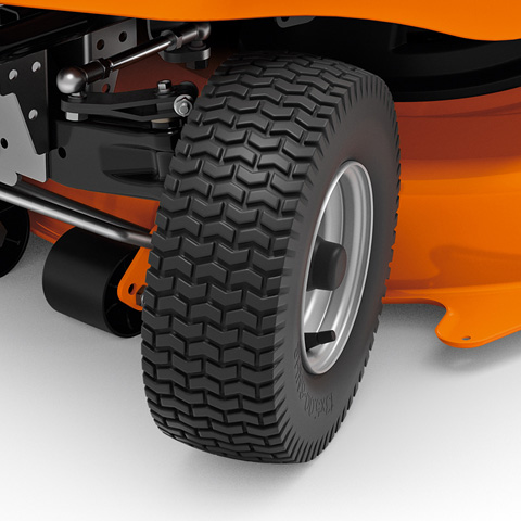 Duże opony zapewniają stabilność jazdy Szerokie opony chroniące trawnik w traktorze ogrodowym STIHL RT 5112 Z