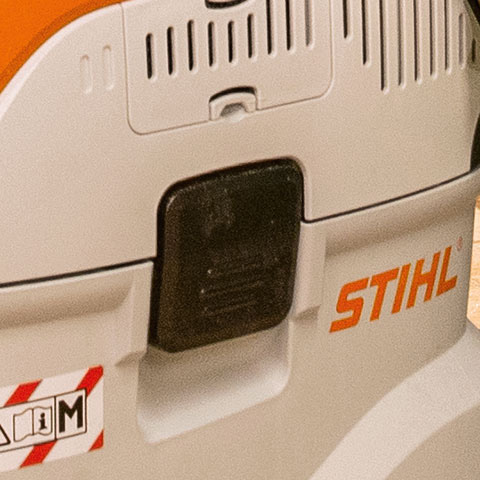 Szybkie otwieranie pojemnika odkurzacza Plastikowy uchwyt do otwierania pojemnika odkurzacza warsztatowego STIHL SE 133 ME
