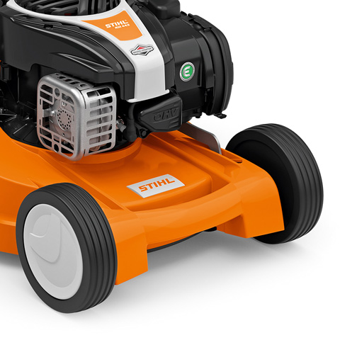 Uchwyty ułatwiające transport kosiarki Ergonomiczne uchwyty do transportowania kosiarki spalinowej STIHL RM 4 RTP