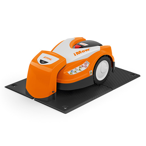 Stacją dokująca w zestawie z urządzeniem Stacja ładująca na wyposażeniu robota koszącego STIHL RMI 422 PC