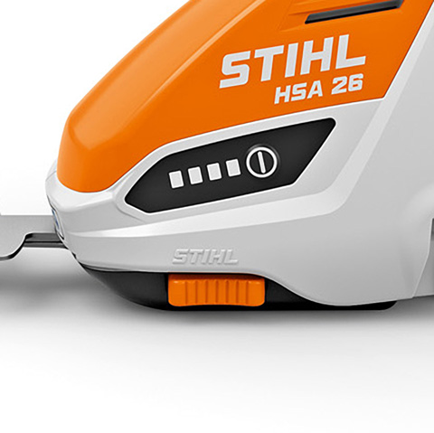 Wyraźny wskaźnik naładowania w nożycach akumulatorowych STIHL HSA 26