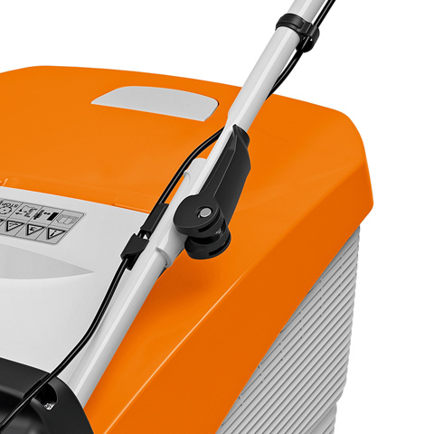 Szybkie składanie uchwytu bez użycia narzędzia Specjalny zatrzask Quick Fix w kosiarce spalinowej STIHL RM 2 RC